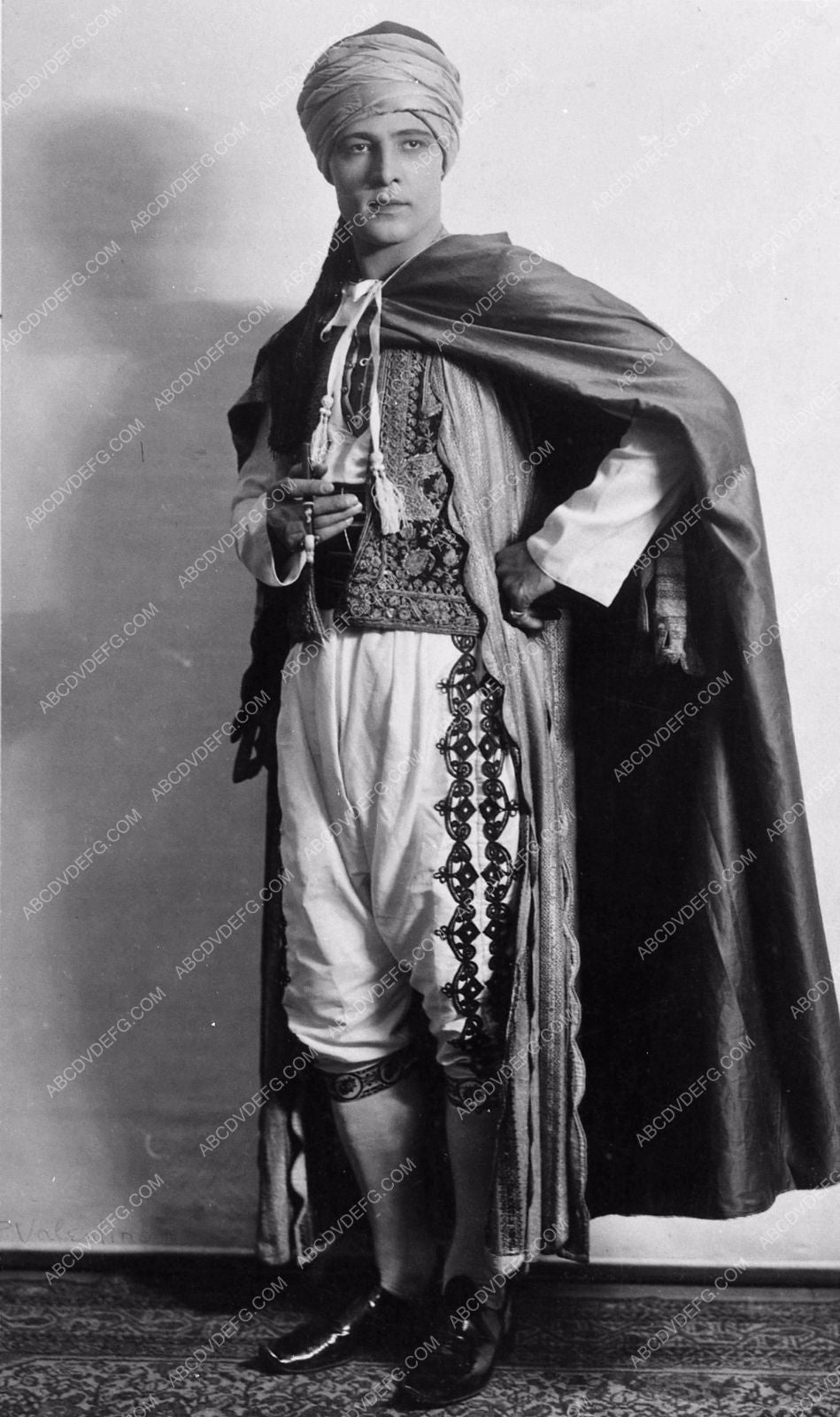 Rudolph Valentino full length portrait The Sheik 1369-01