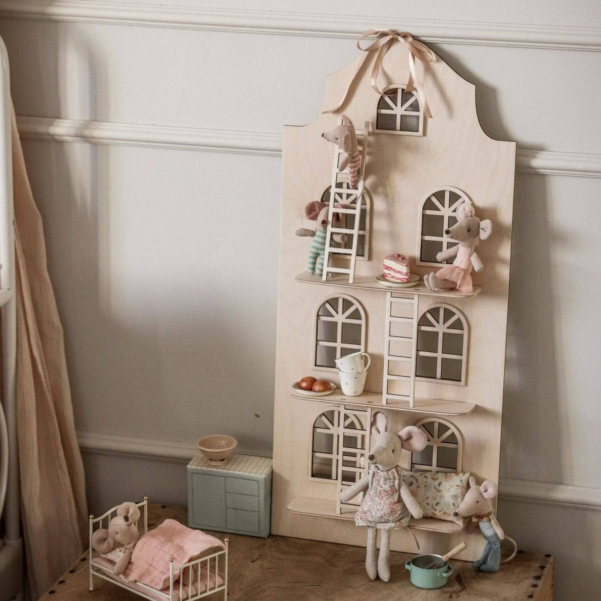 Camille wall doll house